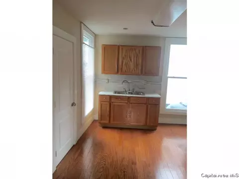 825 N 8th St, Springfield, IL 62702 photo 4