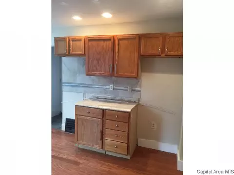 825 N 8th St, Springfield, IL 62702 photo 5
