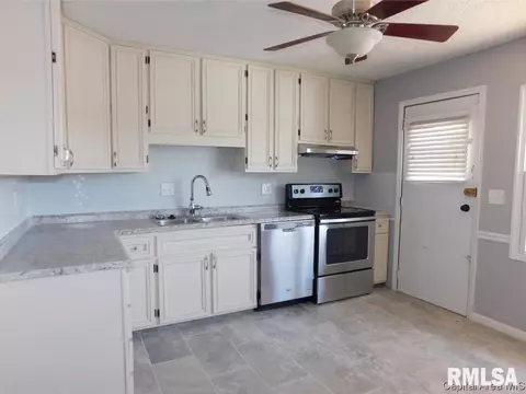1953 Stanhope, Springfield, IL 62702 photo 2