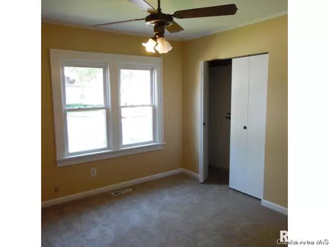 216 E Cedar St, Springfield, IL 62704 photo 11