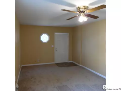 216 E Cedar St, Springfield, IL 62704 photo 3