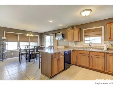 2816 Tanner Rd, Springfield, IL 62702 photo 9