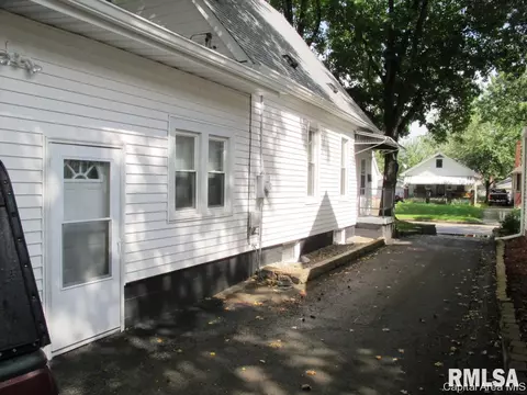 2223 S 10th St, Springfield, IL 62703 photo 5