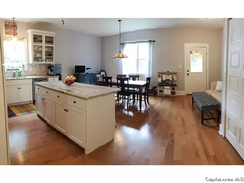 2040 S Bates Ave, Springfield, IL 62704 photo 4