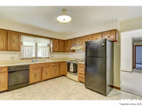 60 Pine Cv, Springfield, IL 62712 photo 4