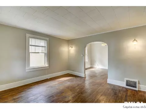 2017 S College, Springfield, IL 62704 photo 5