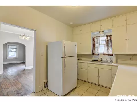 2017 S College, Springfield, IL 62704 photo 4