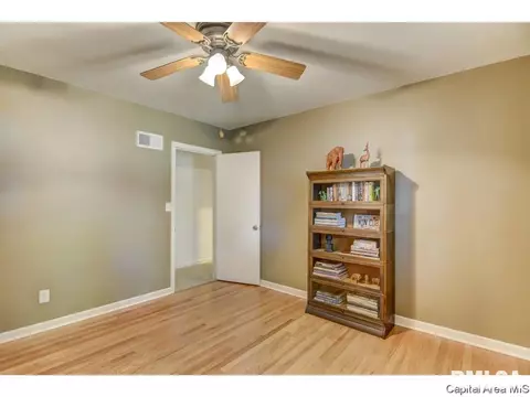 2305 S Walnut, Springfield, IL 62704 photo 19