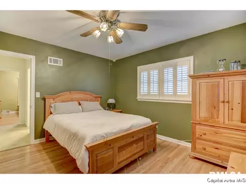 2305 S Walnut, Springfield, IL 62704 photo 4