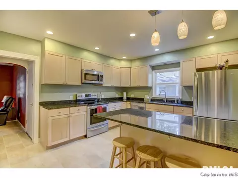 2305 S Walnut, Springfield, IL 62704 photo 9