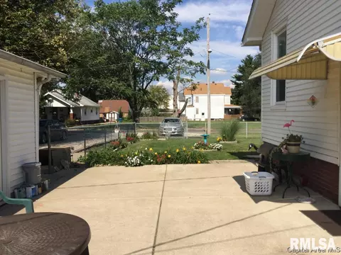 1229 N 6th St, Springfield, IL 62702 photo 3