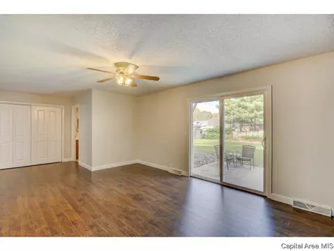 2213 Claremont Dr, Springfield, IL 62703 photo 10
