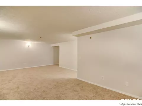 2213 Claremont Dr, Springfield, IL 62703 photo 31
