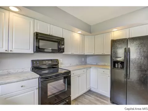 2213 Claremont Dr, Springfield, IL 62703 photo 6