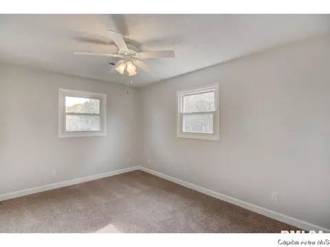 2213 Claremont Dr, Springfield, IL 62703 photo 22
