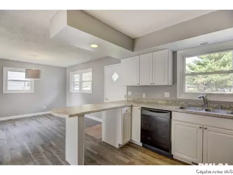 2213 Claremont Dr, Springfield, IL 62703 photo 7