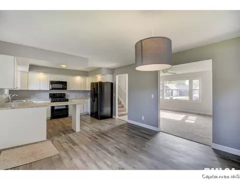 2213 Claremont Dr, Springfield, IL 62703 photo 5
