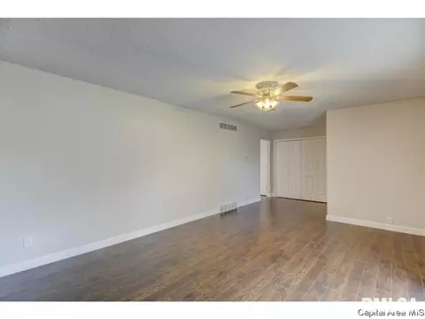 2213 Claremont Dr, Springfield, IL 62703 photo 9