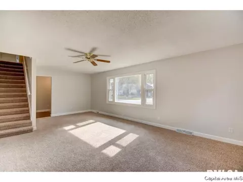 2213 Claremont Dr, Springfield, IL 62703 photo 12