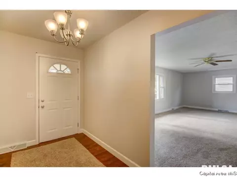 2213 Claremont Dr, Springfield, IL 62703 photo 2