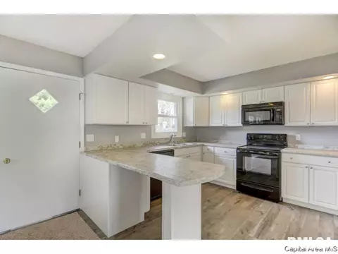 2213 Claremont Dr, Springfield, IL 62703 photo 8