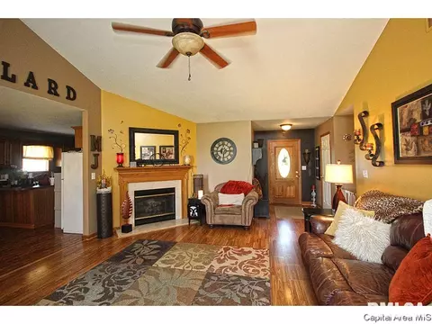 308 E Oak Grv, Athens, IL 62613 photo 3