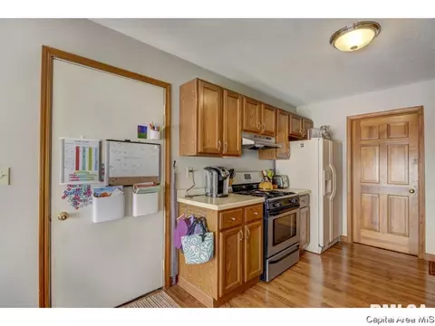 302 E Lynwood Dr, Athens, IL 62613 photo 7