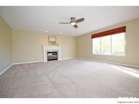 4000 Fielding Dr, Springfield, IL 62711 photo 4