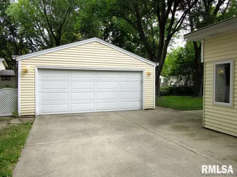 2608 Bennington Dr, Springfield, IL 62704 photo 4