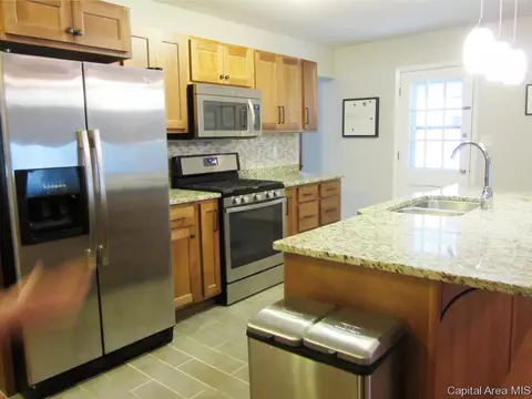 2608 Bennington Dr, Springfield, IL 62704 photo 7