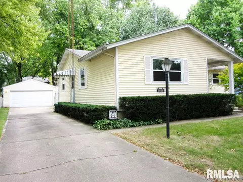 2608 Bennington Dr, Springfield, IL 62704 photo 2