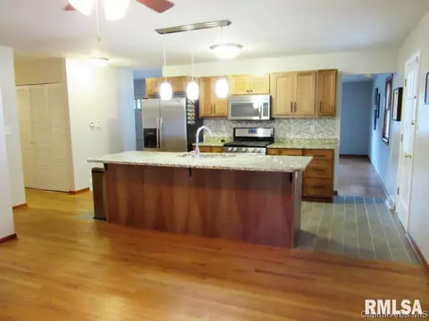 2608 Bennington Dr, Springfield, IL 62704 photo 6