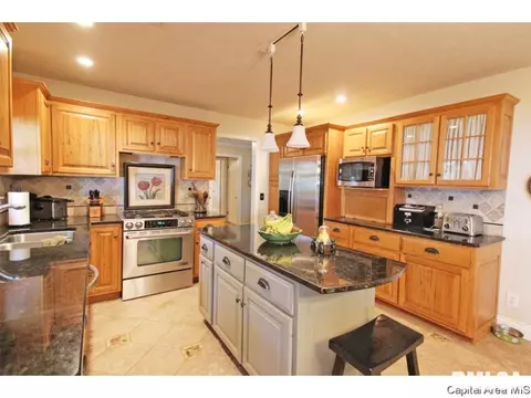 51 Oak Ln, Springfield, IL 62712 photo 5