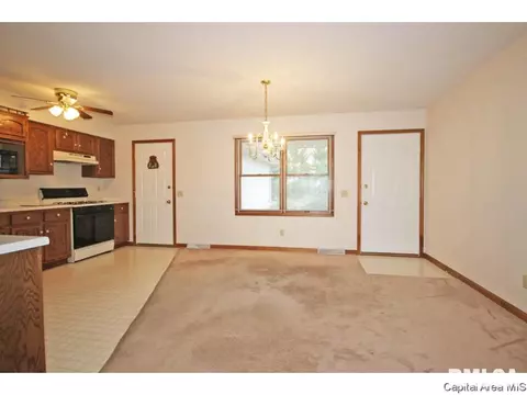 3052 Cascade Dr, Springfield, IL 62704 photo 3