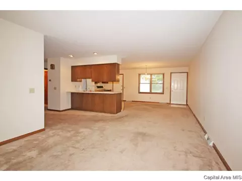 3052 Cascade Dr, Springfield, IL 62704 photo 7