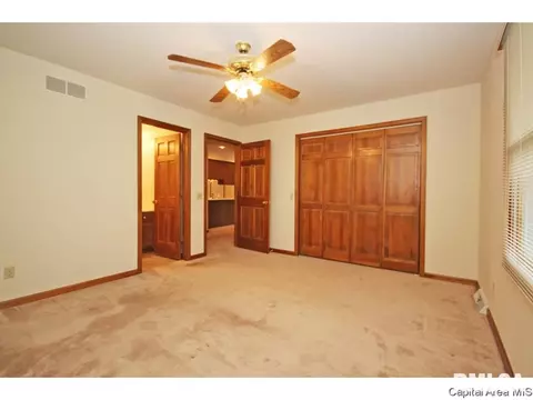3052 Cascade Dr, Springfield, IL 62704 photo 11