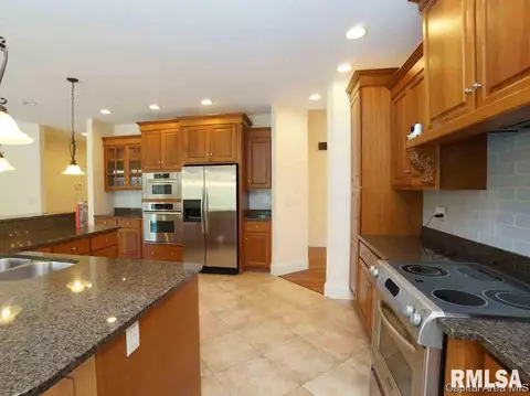 3605 Vanderbilt Cir, Springfield, IL 62711 photo 8