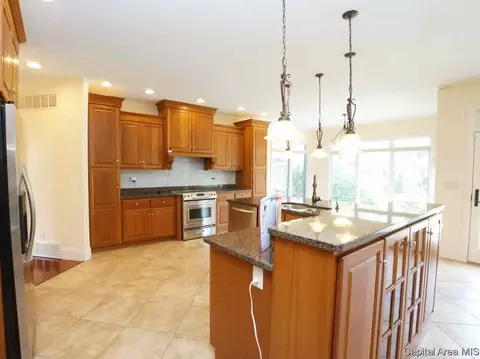 3605 Vanderbilt Cir, Springfield, IL 62711 photo 9
