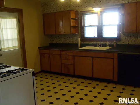 2033 N Elizabeth St, Springfield, IL 62702 photo 3