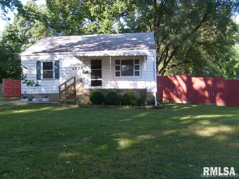2033 N Elizabeth St, Springfield, IL 62702 photo 1