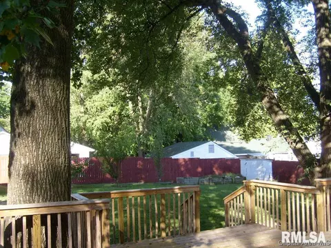 2033 N Elizabeth St, Springfield, IL 62702 photo 16