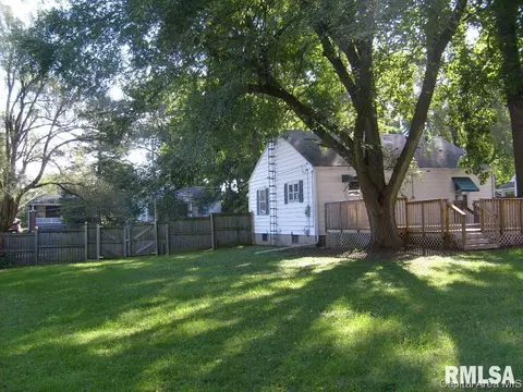 2033 N Elizabeth St, Springfield, IL 62702 photo 20