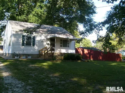2033 N Elizabeth St, Springfield, IL 62702 photo 2