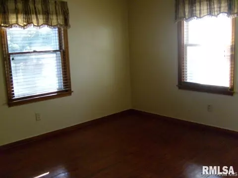 2033 N Elizabeth St, Springfield, IL 62702 photo 12