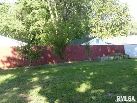 2033 N Elizabeth St, Springfield, IL 62702 photo 17