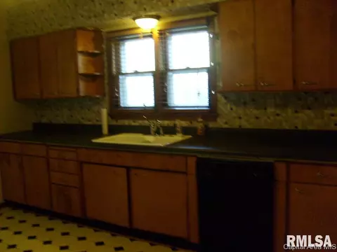 2033 N Elizabeth St, Springfield, IL 62702 photo 4