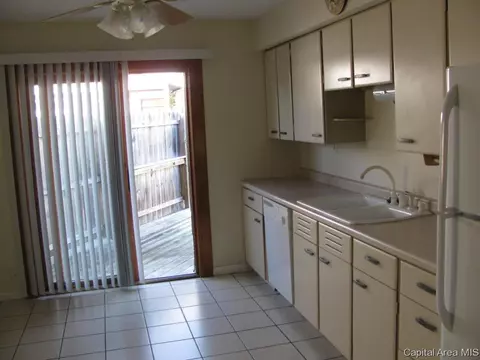 23 St Cabrini Ct, Springfield, IL 62702 photo 2
