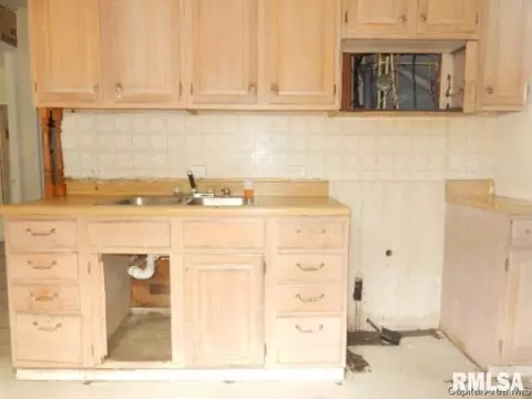 2723 S Walnut St, Springfield, IL 62704 photo 5