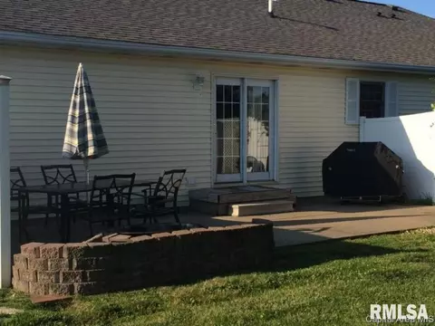 6704 Becker Dr, Virden, IL 62690 photo 2