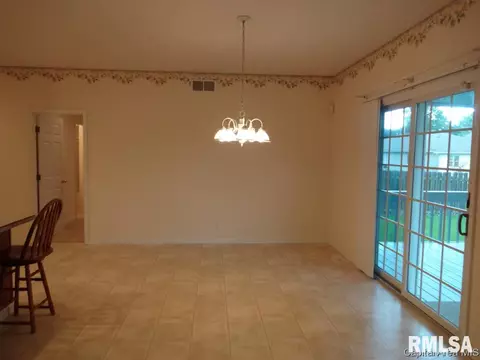 2425 Shabbona Dr, Springfield, IL 62702 photo 10